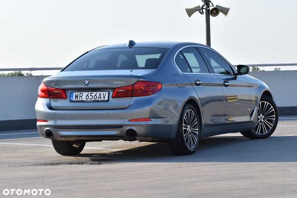BMW Seria 5 530i xDrive Sport Line - 17