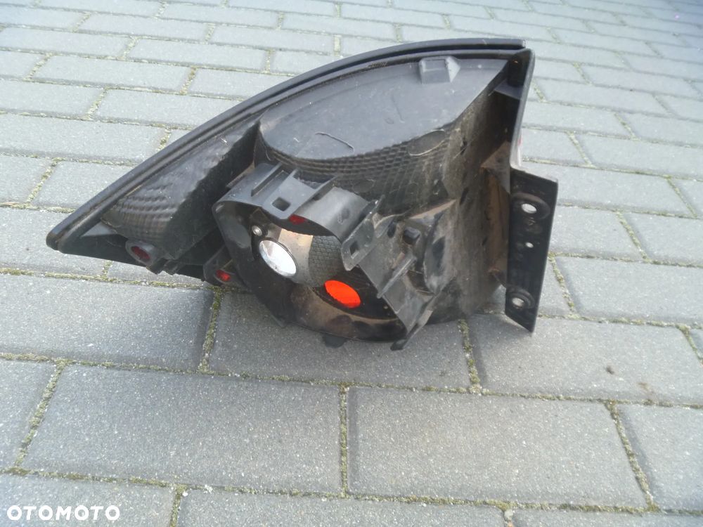 SKODA FABIA III HB LAMPA PRAWY TYŁ TYLNA PRAWA ŁADNA  6V9945096 - 2