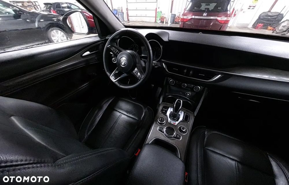 Alfa Romeo Stelvio 2.0 Turbo 16V AT8-Q4 Ti - 12
