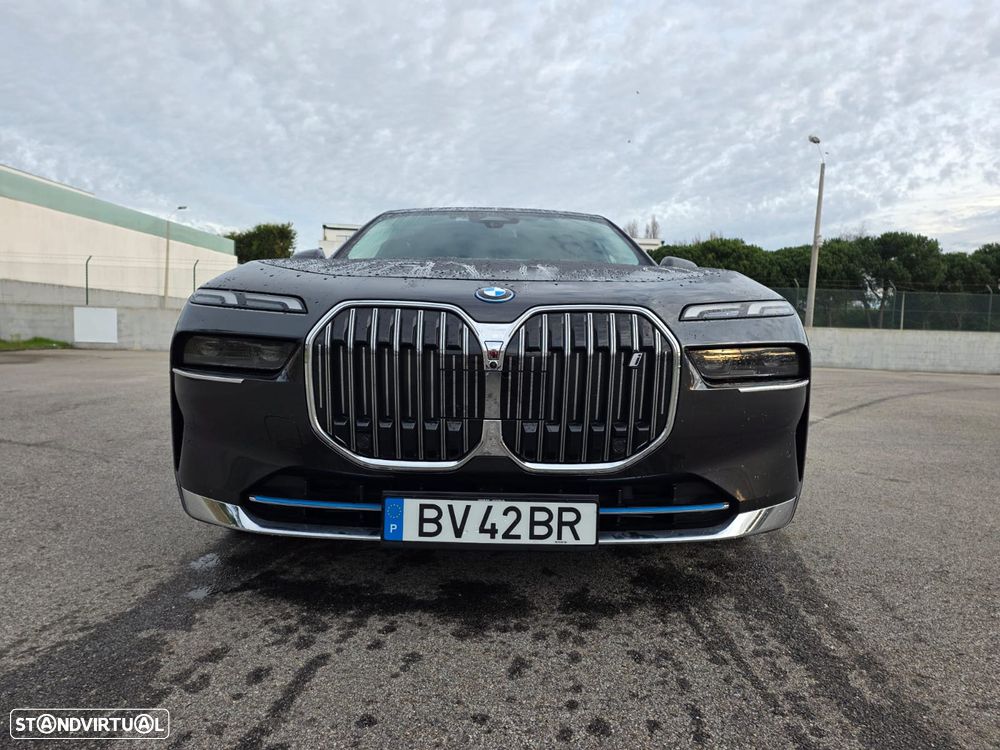 BMW i7 - 2