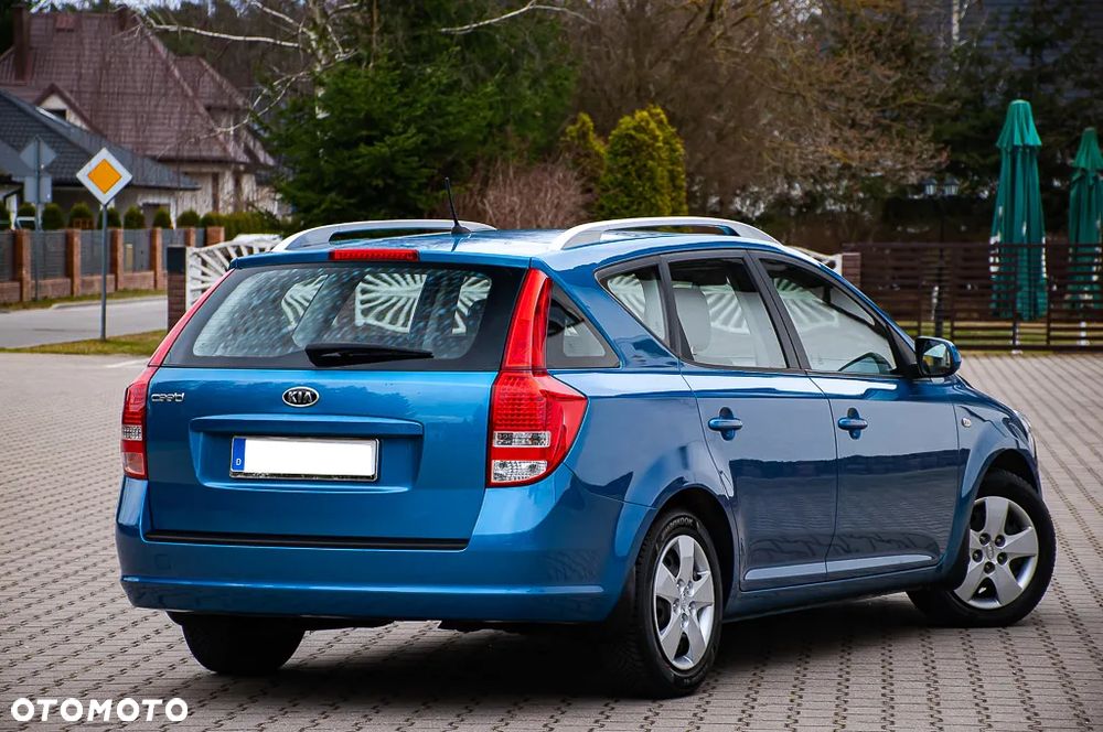 Kia Ceed 1.4 CVVT Dream-Team Edition - 11