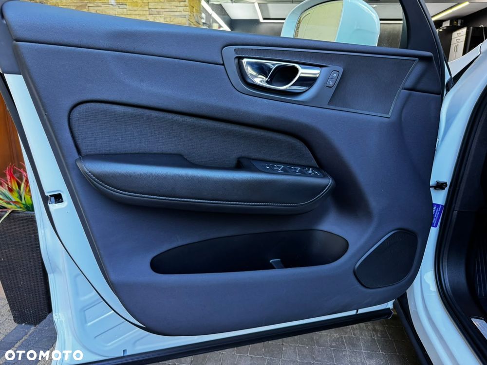 Volvo XC 60 T4 Momentum Pro - 12