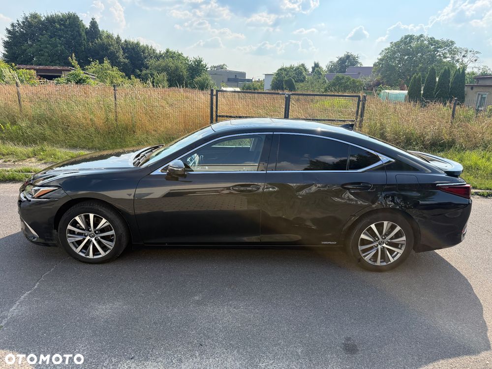 Lexus ES 300h Business Edition + - 8