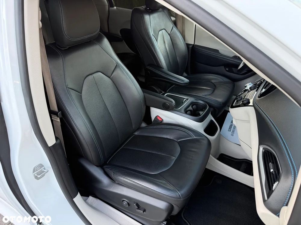 Chrysler Pacifica - 27