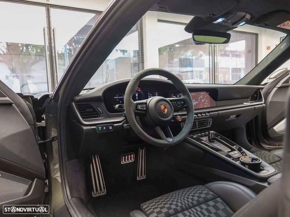 Porsche 911 (992) - 23