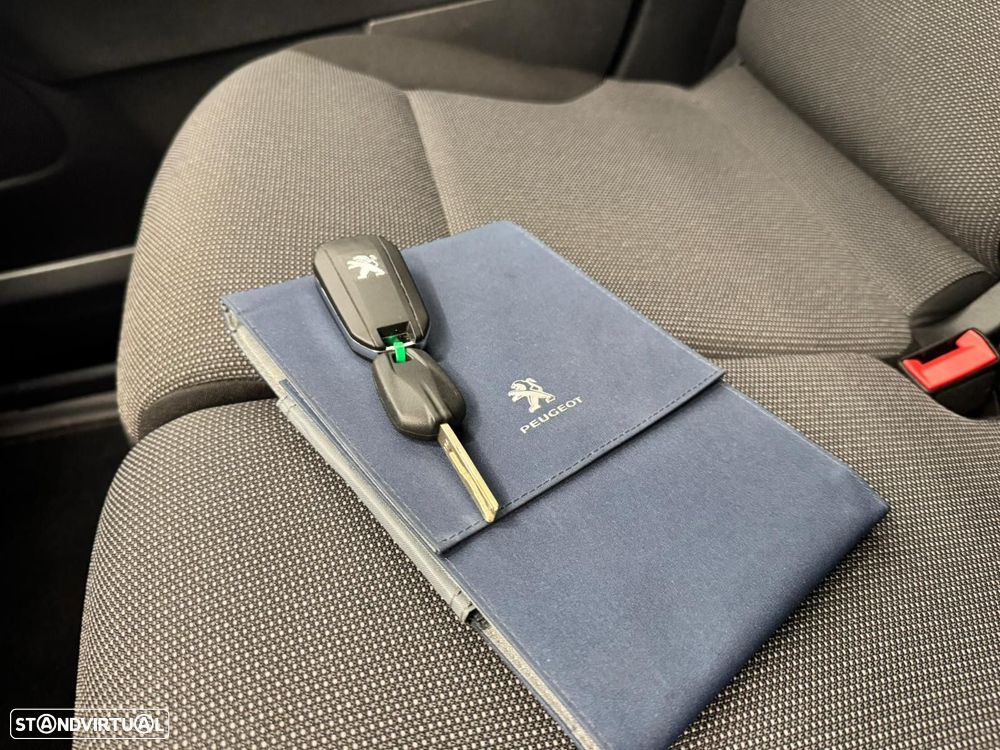 Peugeot Partner 1.5 BlueHDi Asphalt Longa - 22