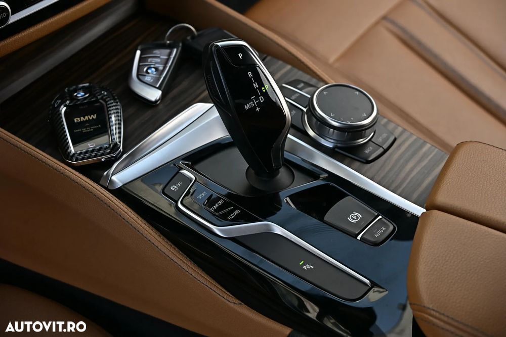 BMW Seria 5 540i AT - 26