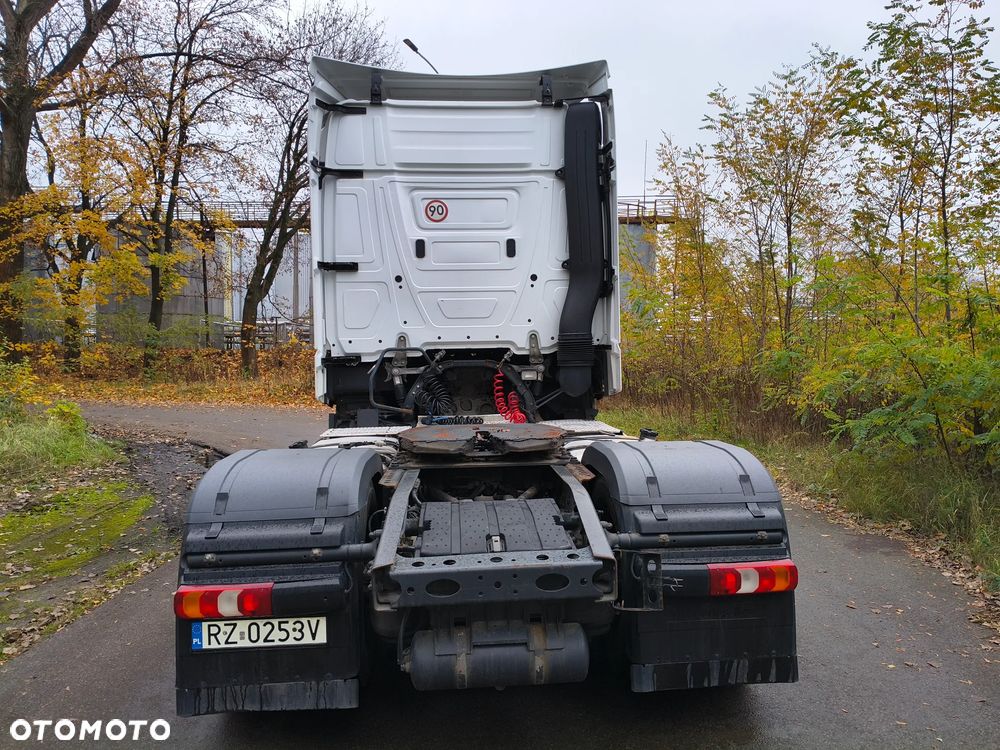 Mercedes-Benz Actros - 8