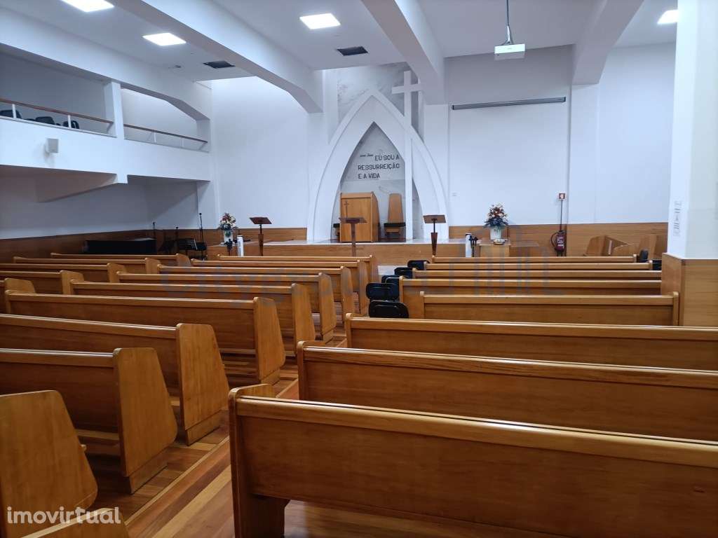 Espaço comercial amplo e versátil na Rua Filipe Folque - Grande imagem: 4/9