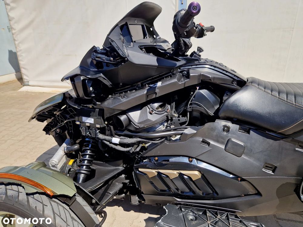 Can-Am Spyder - 16