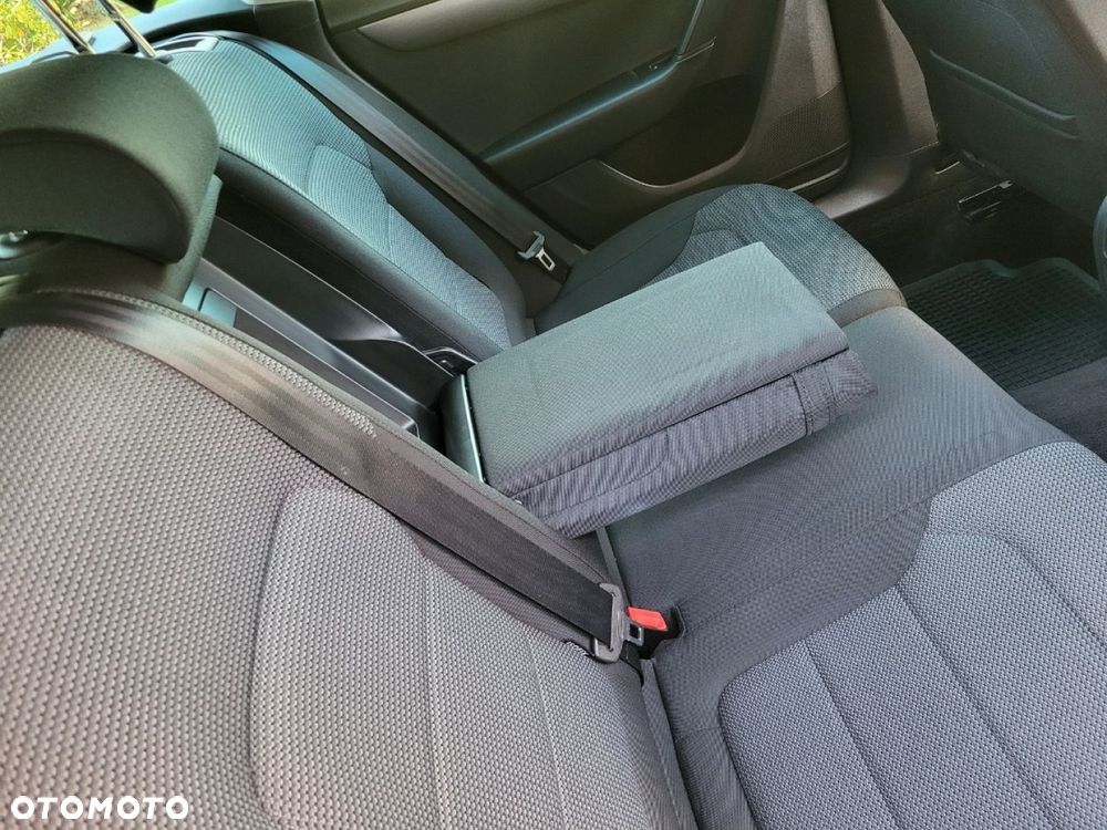 Volkswagen Passat - 8