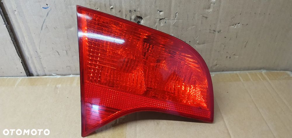 Lampa lewy tył tylna lewa w klapę Audi A4 B7 Kombi 8E9945093 - 1
