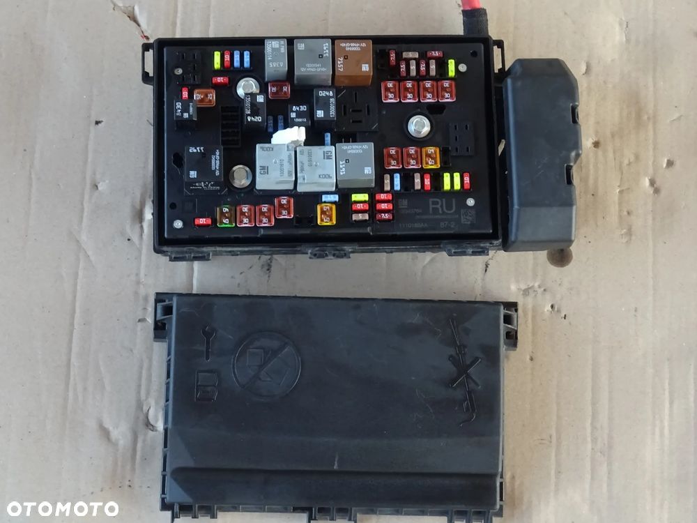 MODUŁ NADWOZIA SKRZYNKA BEZPIECZNIKÓW PRZÓD TW RU OPEL ZAFIRA C ASTRA J kod PIN - 1