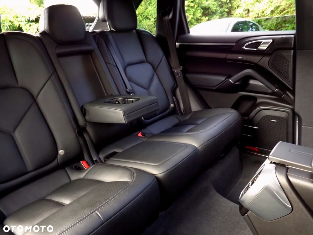Porsche Cayenne - 25