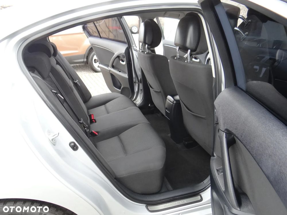 Toyota Avensis 2.0 Sol EU5 MS - 38