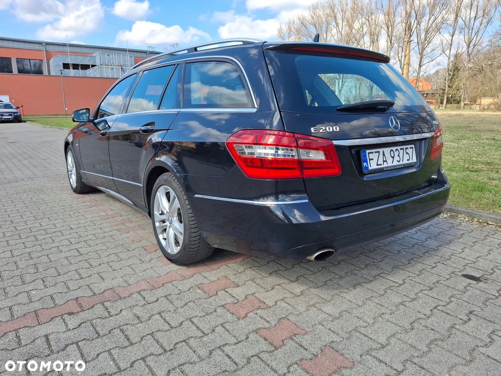 Mercedes-Benz Klasa E 200 CGI BlueEFFICIENCY Avantgarde - 6
