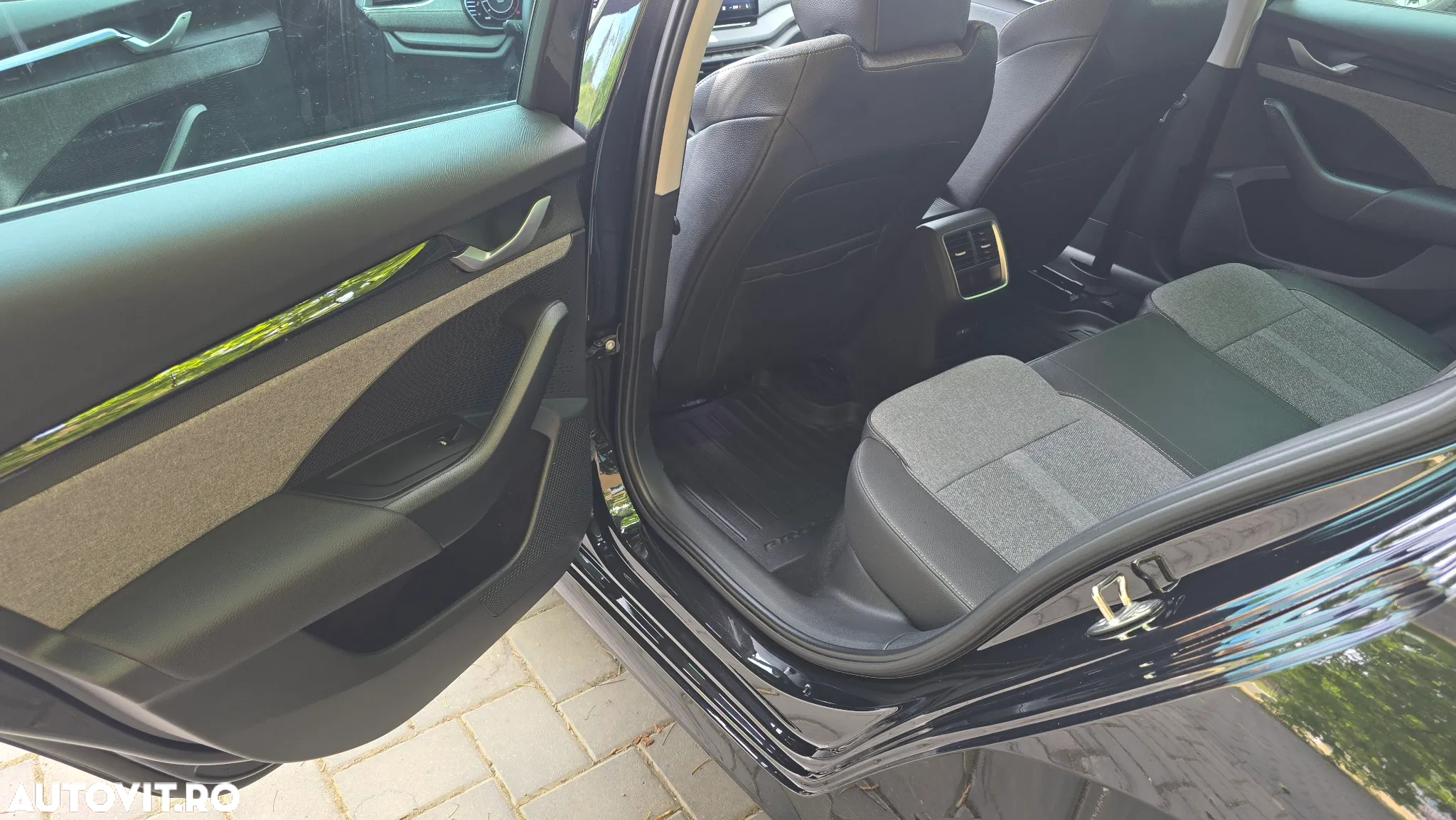 Skoda Octavia 1.5 TSI Selection - 11