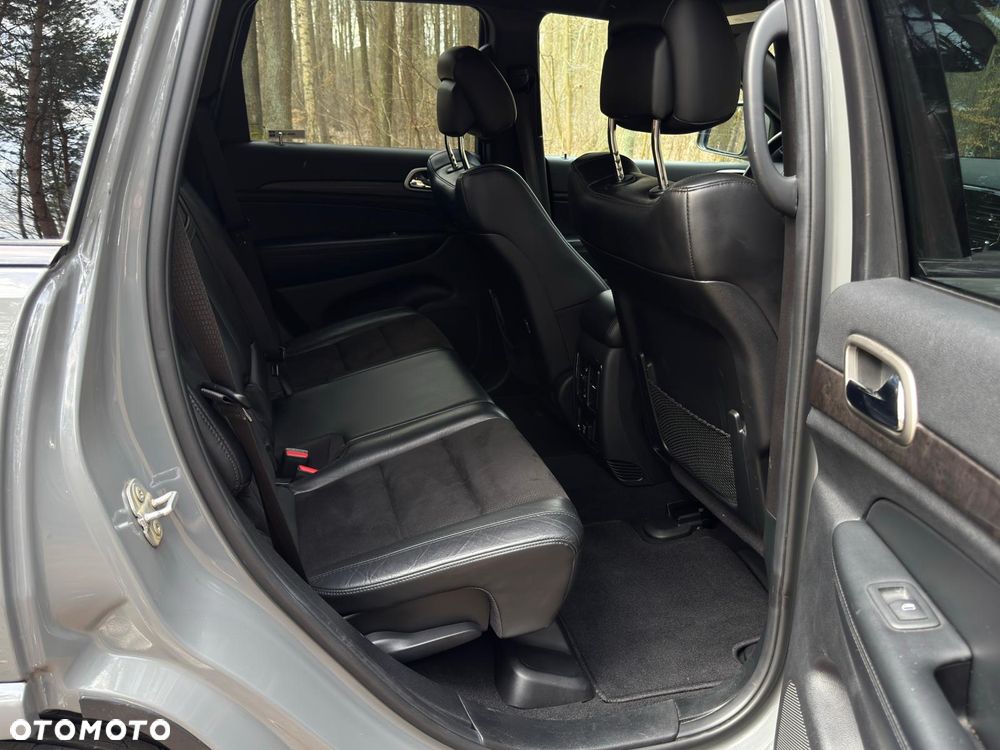 Jeep Grand Cherokee - 12