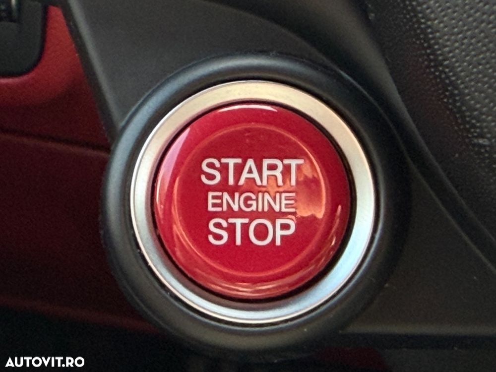 Alfa Romeo Giulia 2.9 V6 Bi-Turbo AT8 Quadrifoglio - 31