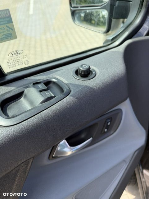 Ford TRANSIT CUSTOM - 12