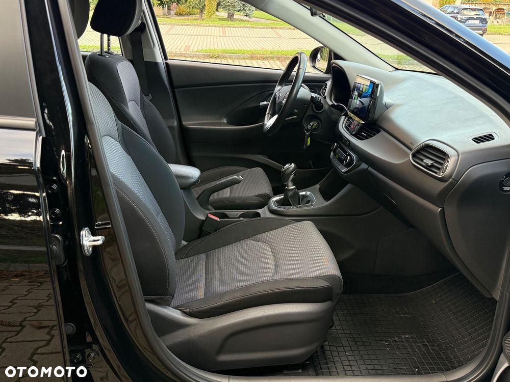 Hyundai i30 1.5 DPI Classic + - 6