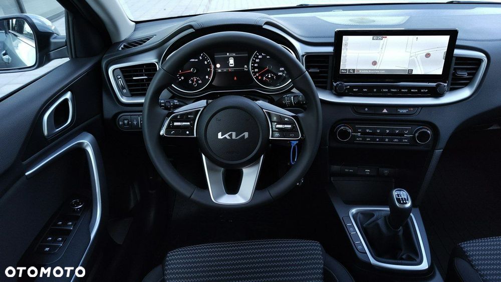 Kia Ceed - 12