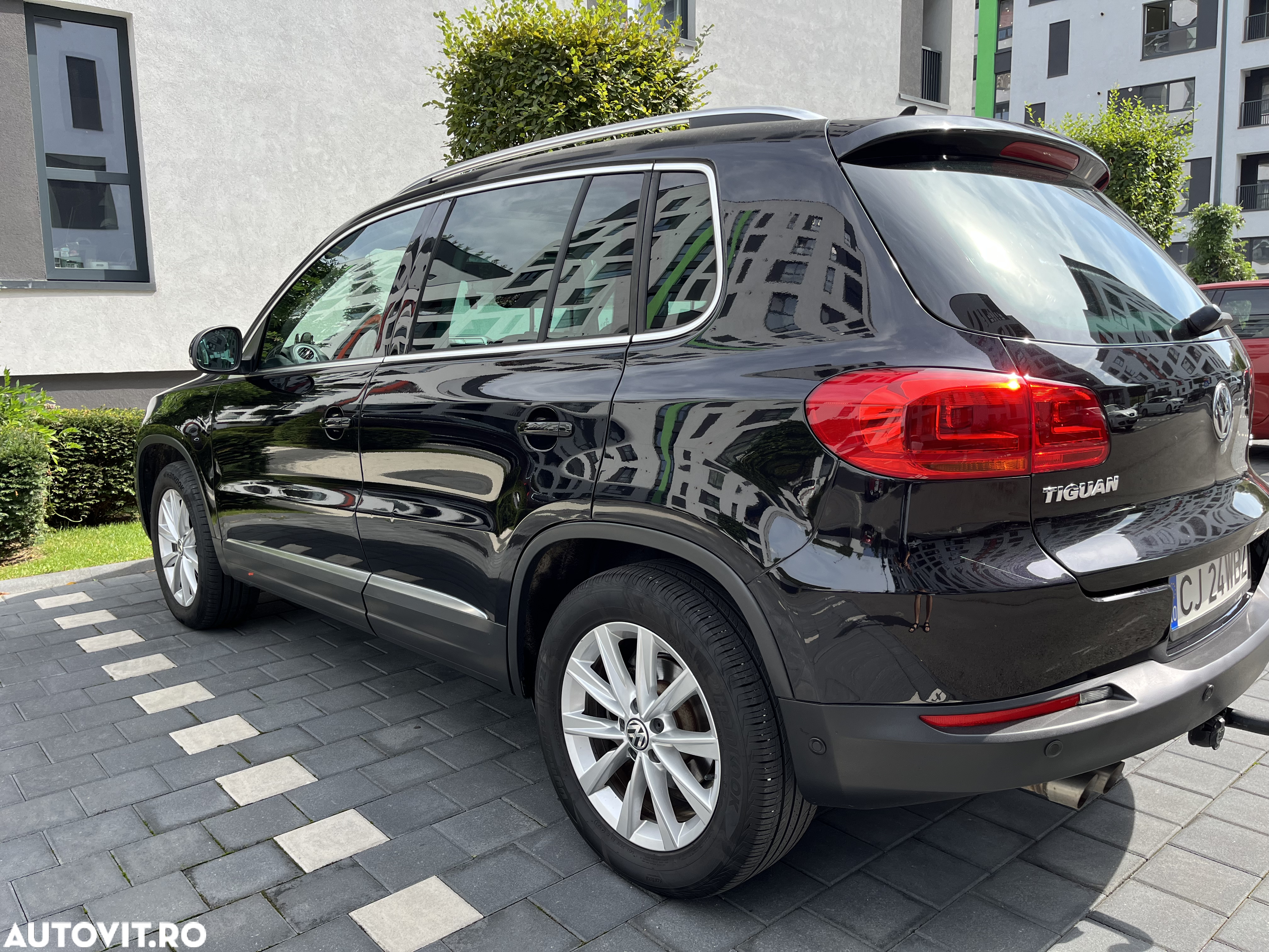 Volkswagen Tiguan 2.0 TDI 4Motion DSG Sport & Style - 3