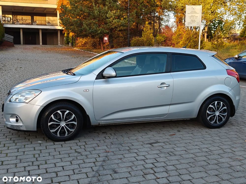 Kia Ceed - 11