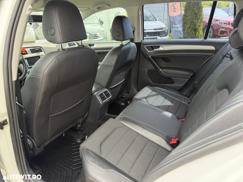 Volkswagen Golf - 12