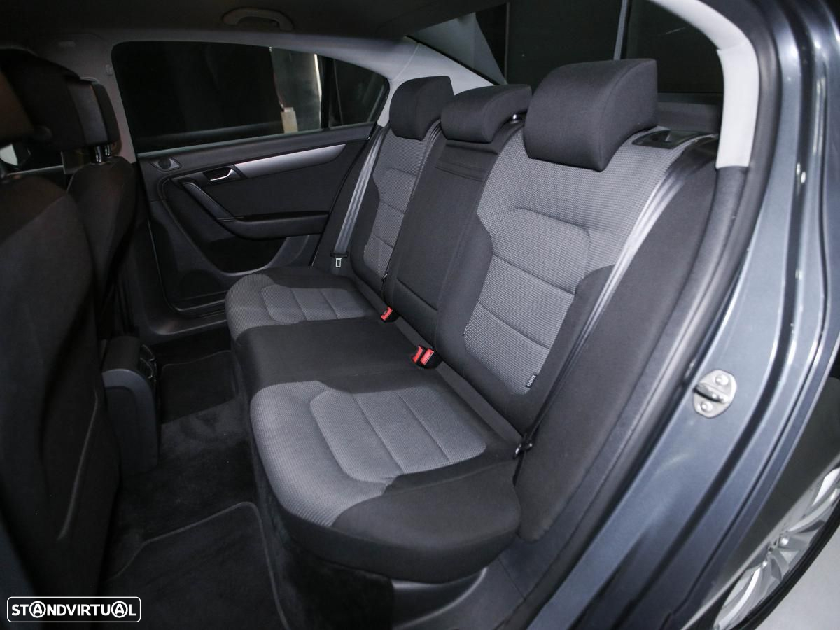 VW Passat - 10