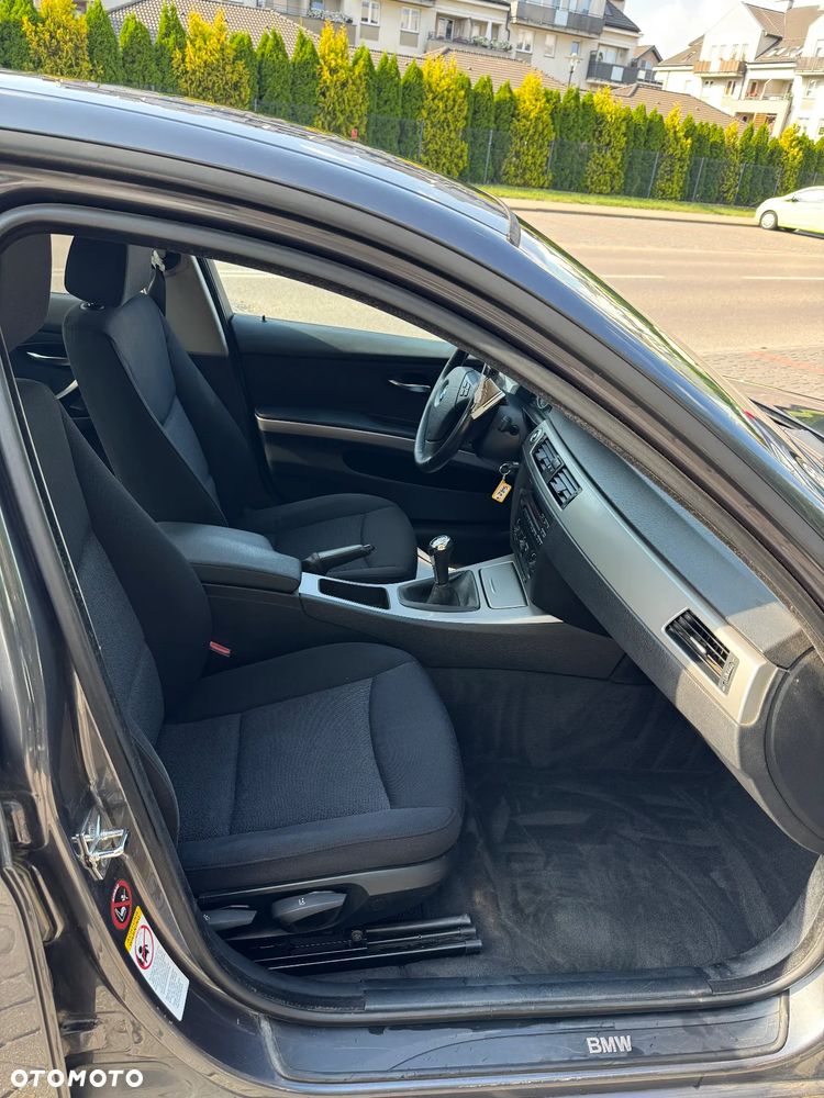 BMW Seria 3 320i - 8