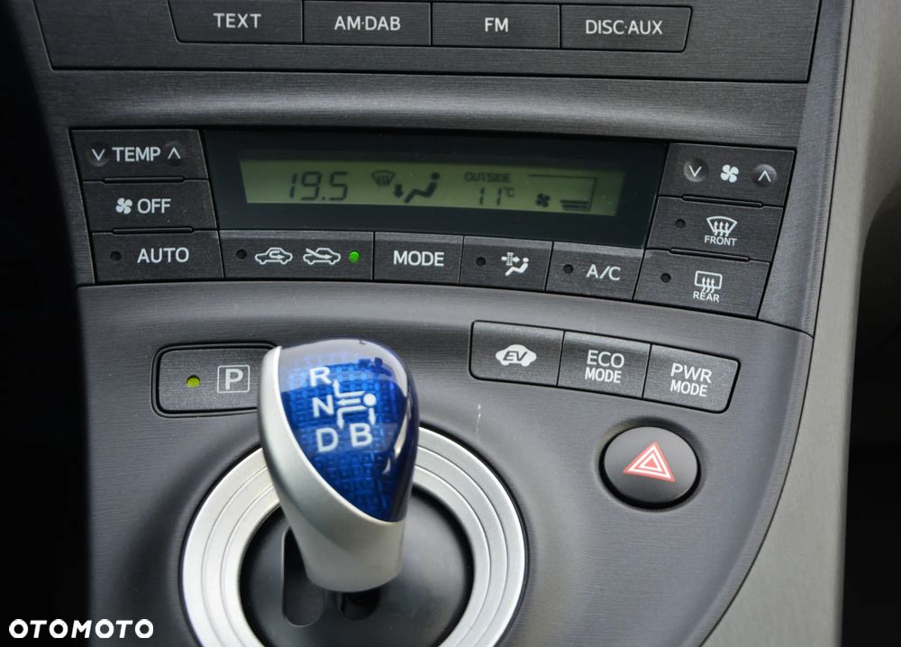 Toyota Prius 1.8 HSD Prestige - 11