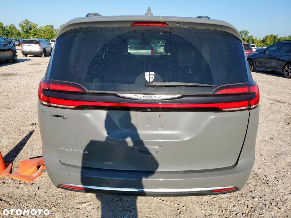 Chrysler Pacifica - 13