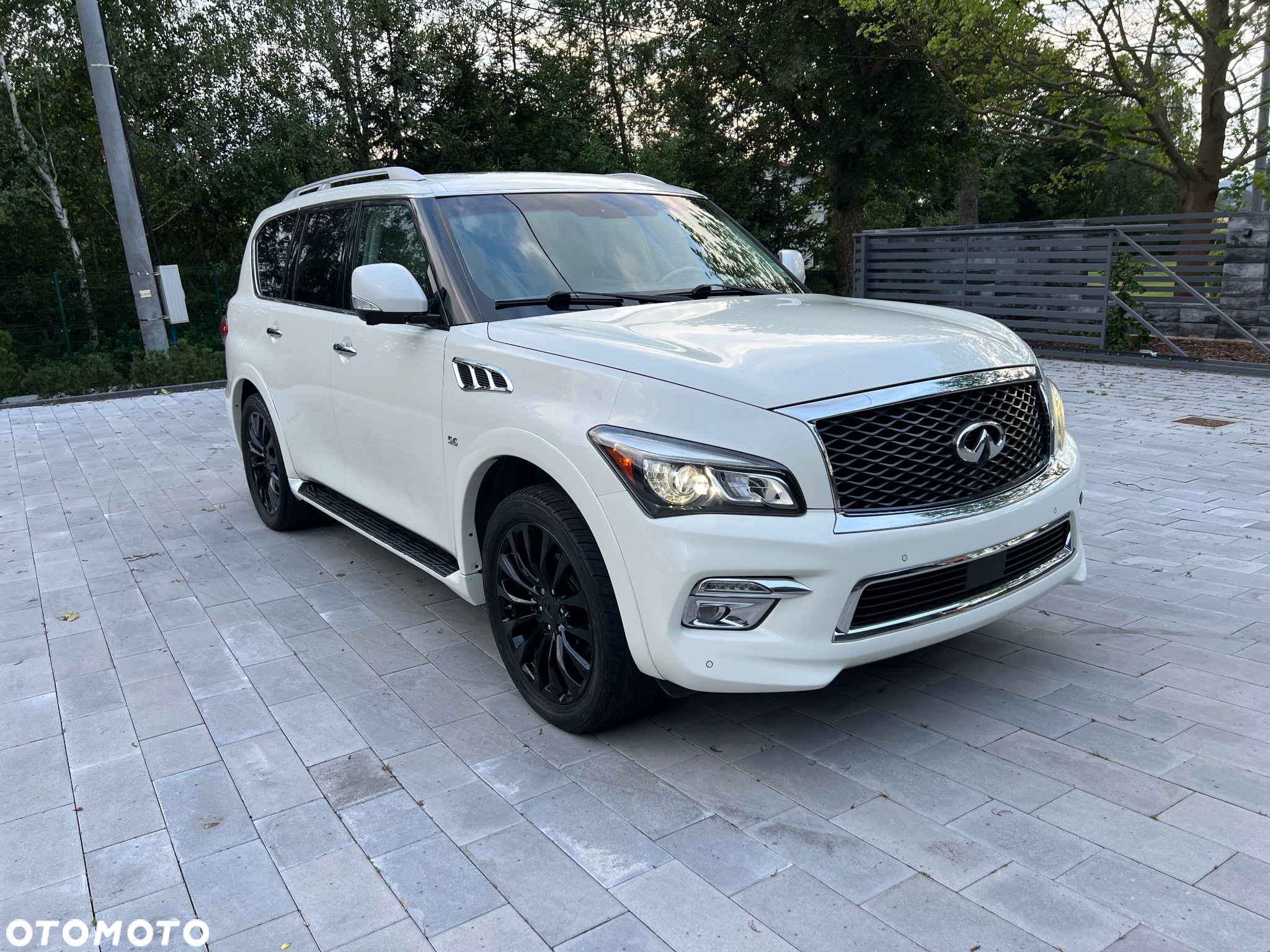 Infiniti QX80 - 1