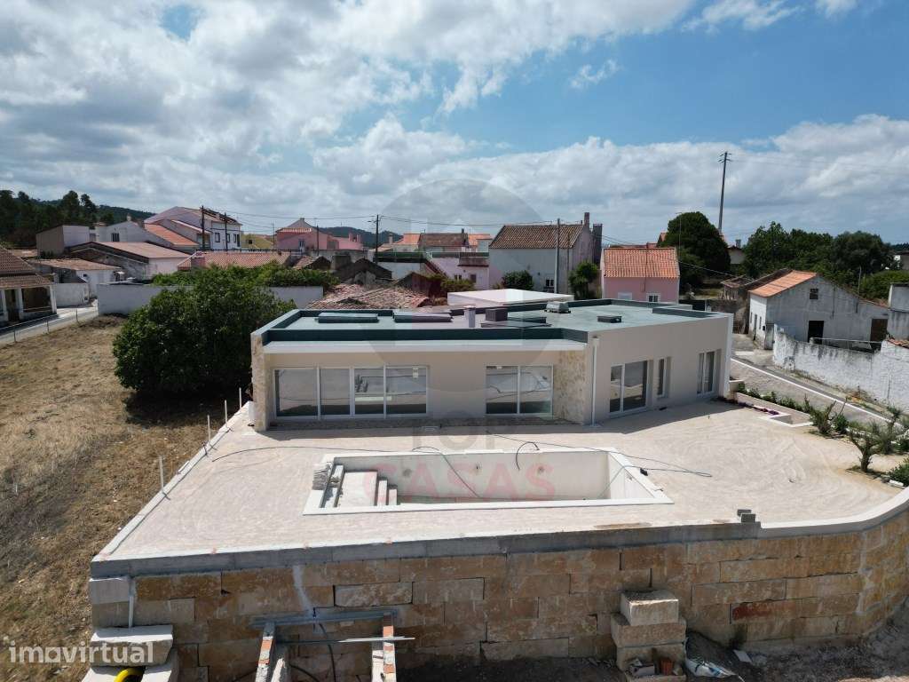 Moradia contemporânea com piscina perto de São Martinho do Porto - Grande imagem: 2/23