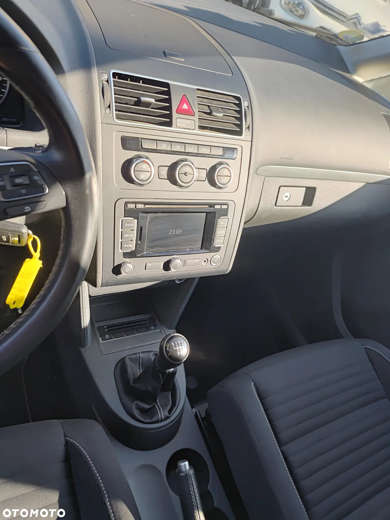 Volkswagen Touran 1.6 TDI DPF Comfortline - 29