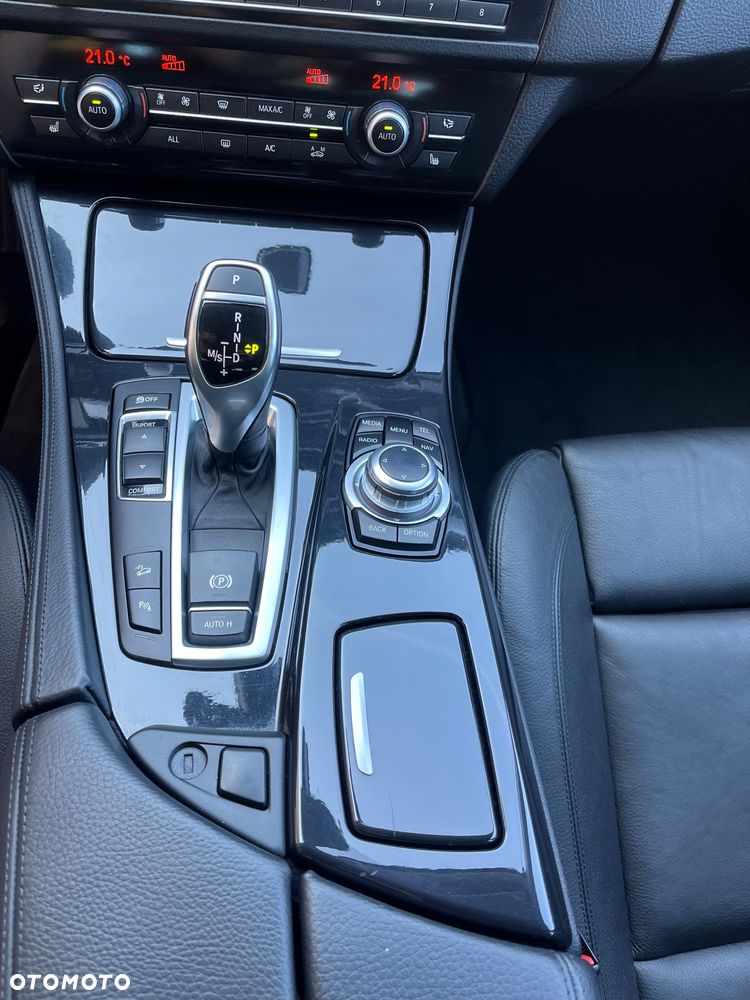 BMW Seria 5 525d xDrive Sport-Aut Modern Line - 16