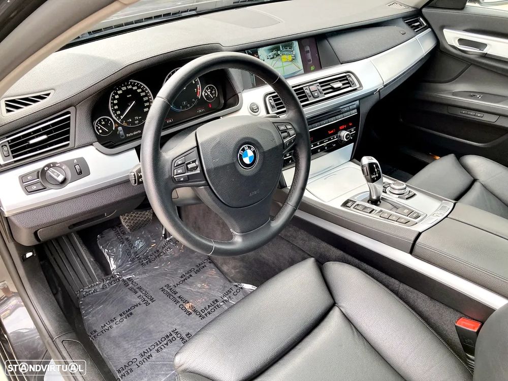 BMW 750 Li xDrive - 25