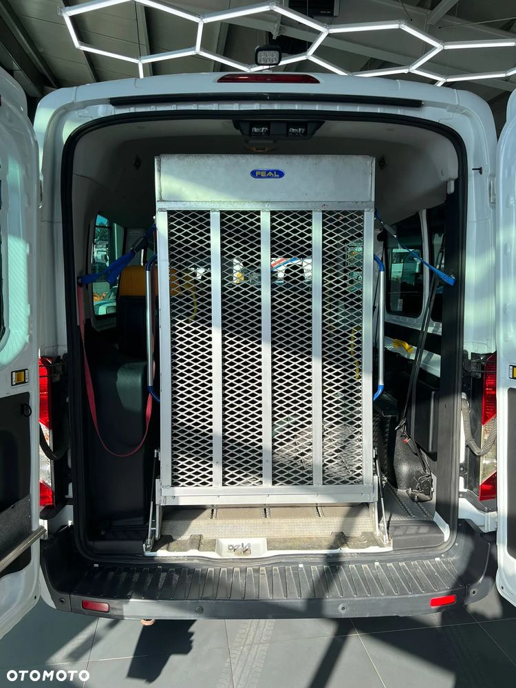 Ford Transit 350 Combi 2.2 TDCi Manual / BEZWYPADKOWY / GWARANCJA / 9 MIEJSC / SERWISOWANY / 1WŁ. / ORYGINALNY PRZEBIEG / RAMPA DLA INWALIDÓW - 15