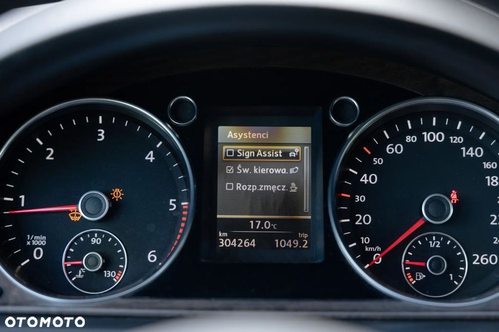 Volkswagen Passat 2.0 TDI DSG BlueMotion Technology Exclusive - 33