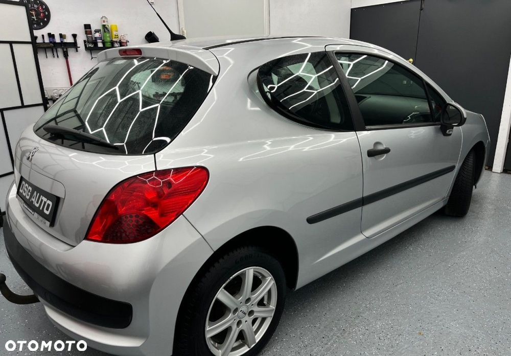 Peugeot 207 - 8