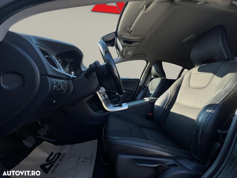 Volvo S60 D2 Momentum - 4