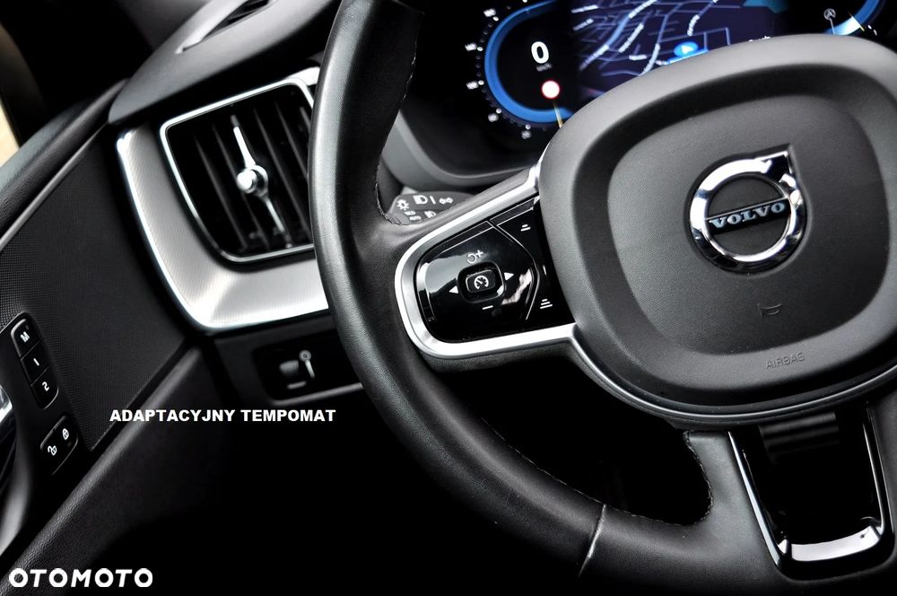 Volvo XC 60 B4 D Plus Dark - 24