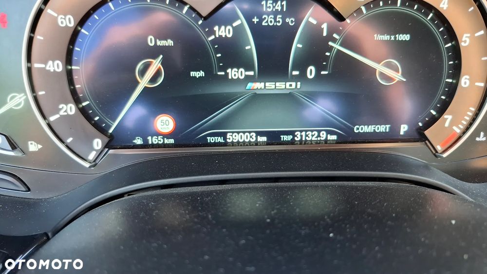 BMW Seria 5 M550i xDrive - 34