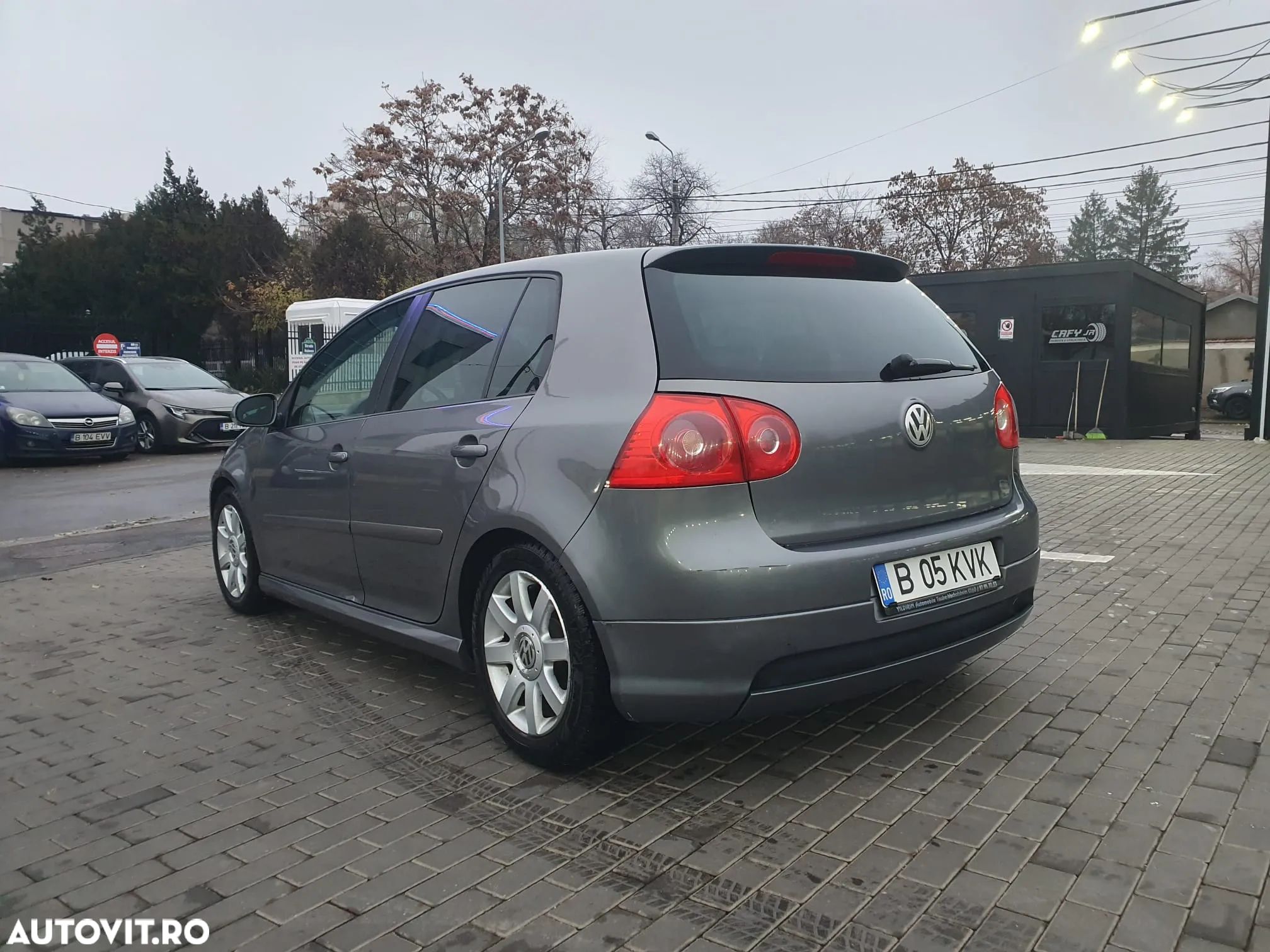 Volkswagen Golf 2.0 FSI Sportline - 1