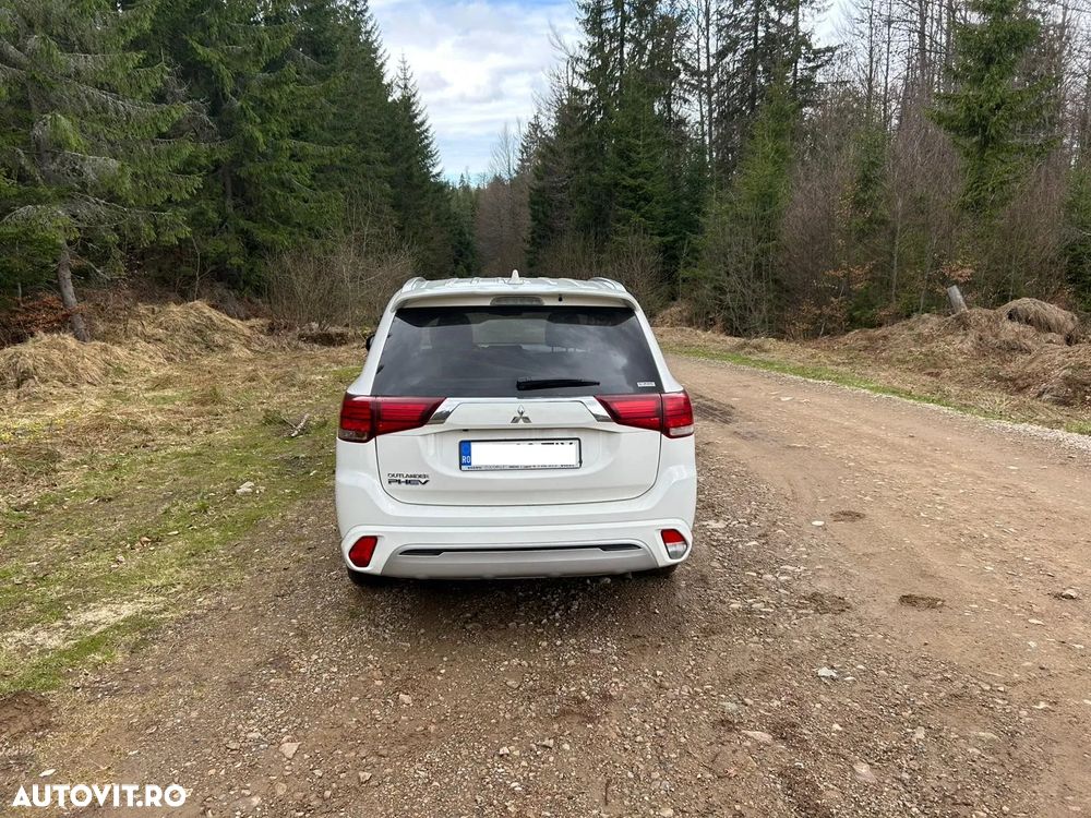Mitsubishi Outlander ver-2-4-4wd-plug--in-hybrid - 6