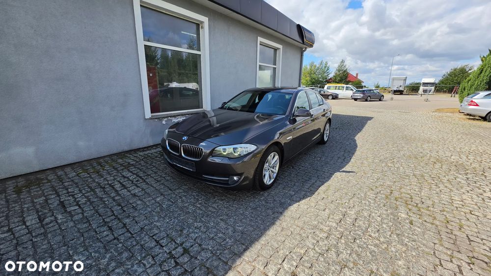 BMW Seria 5 528i Sport-Aut Luxury Line - 1