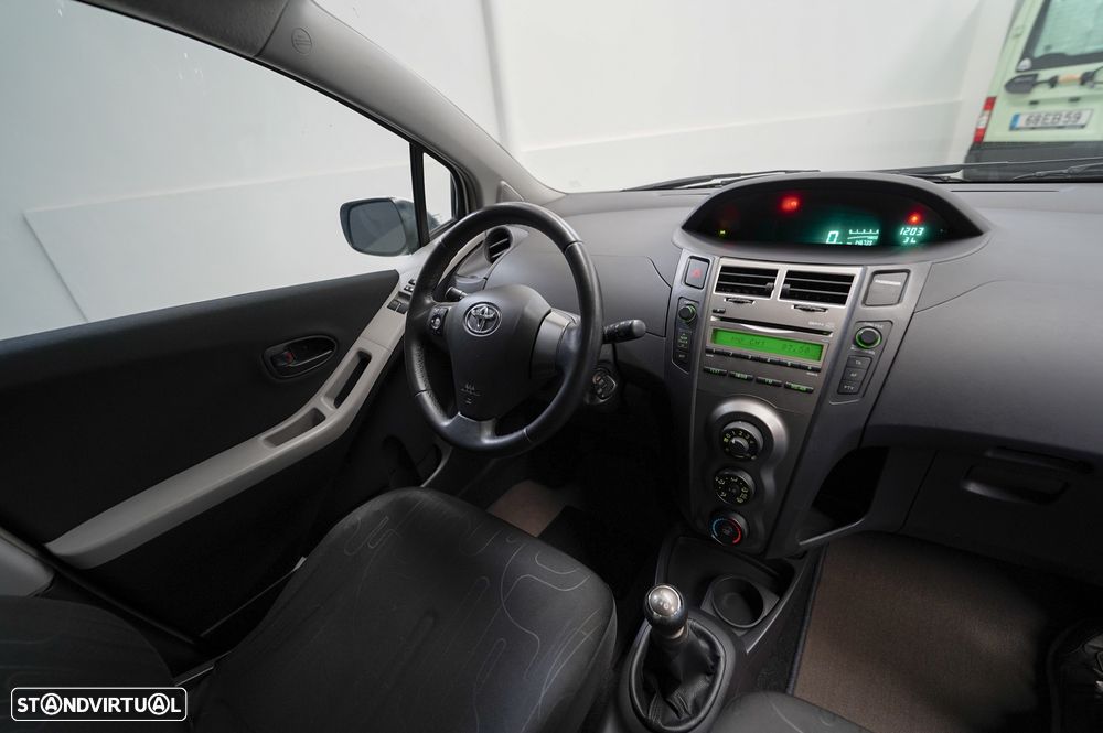 Toyota Yaris 1.0 VVT-i Comfort+AC+VSC - 4