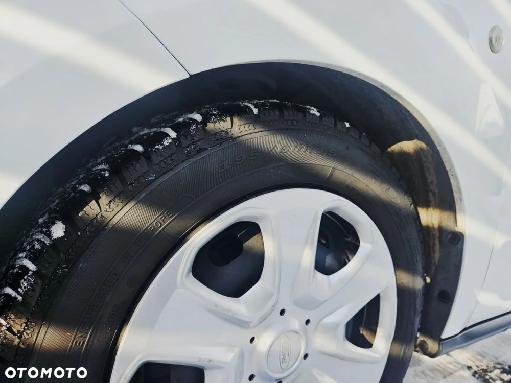 Ford Transit Courier - 14