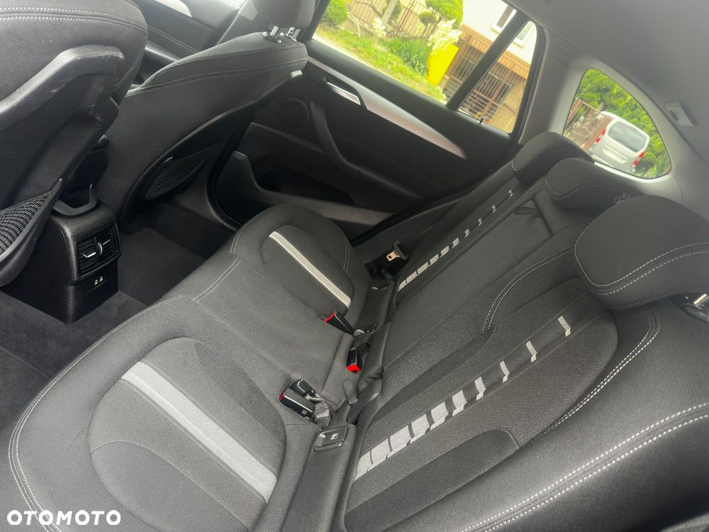BMW X1 xDrive18d Sport Line - 18